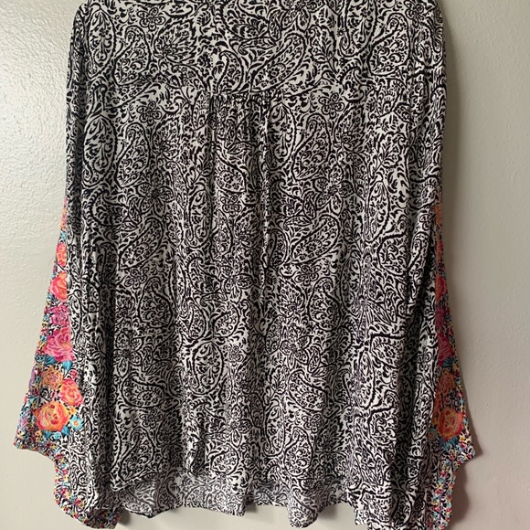 Women’s Blouse Savanna Jane. Size L. Black & White. Flowers Embroidered. - Picture 2 of 9